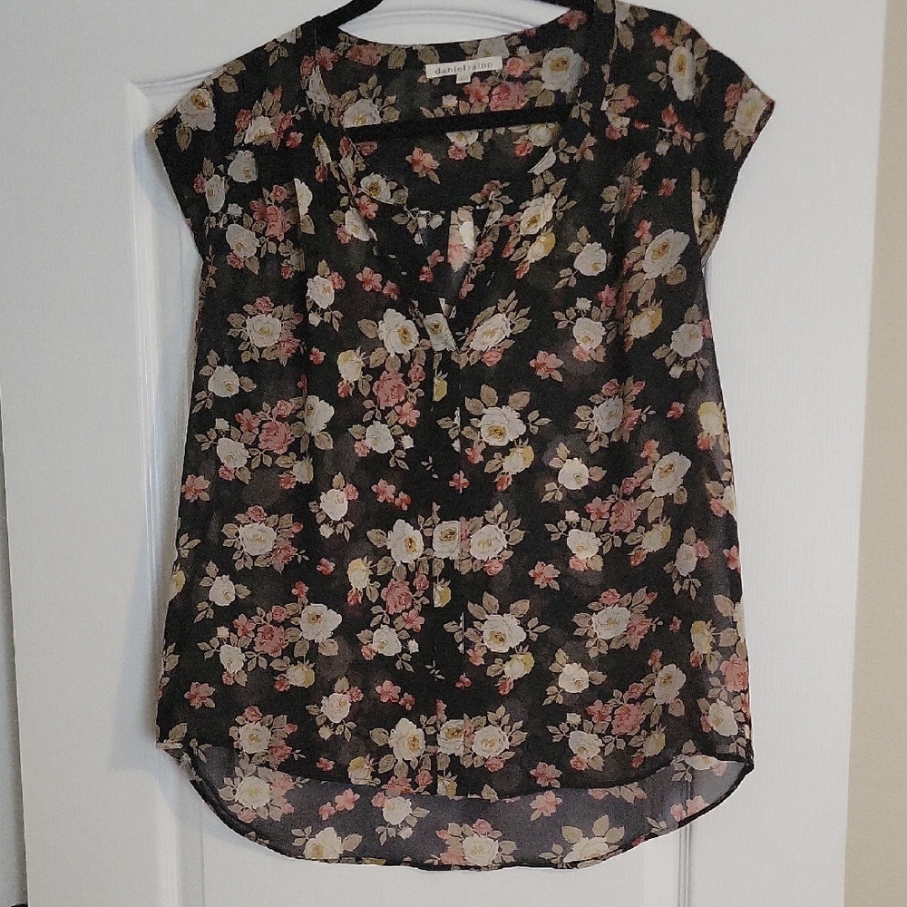 Daniel Rainn Floral Sleeveless Blouse Women’s Lightweight Top